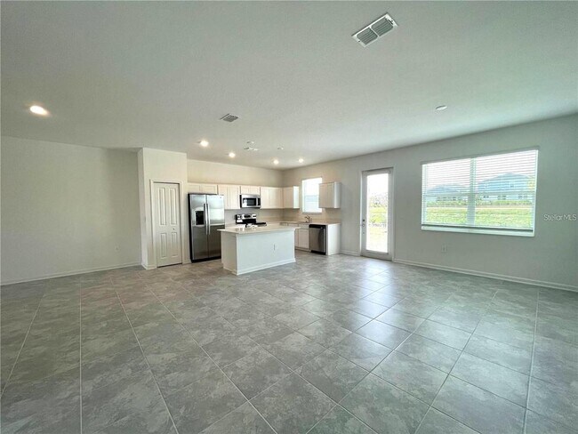 Building Photo - 422 Bogey Dr