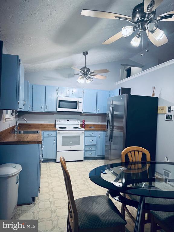 Building Photo - 3041 Blackland Ct