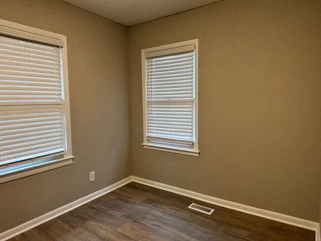 Building Photo - AVAILABLE NOW! Charming 2-Bed, 1-Bath Single-Family Home in Indianapolis!