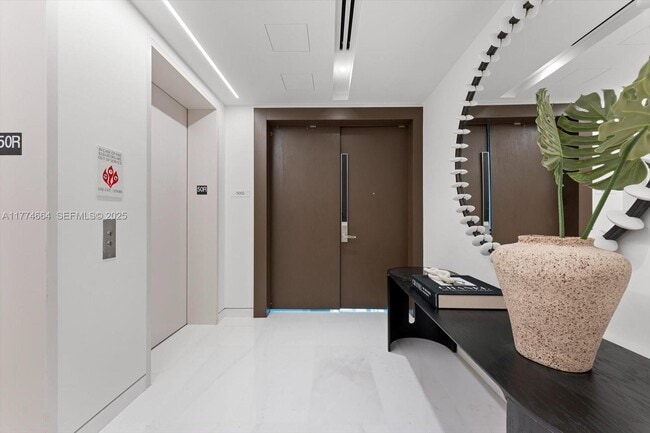 Building Photo - 300 Biscayne Blvd Way