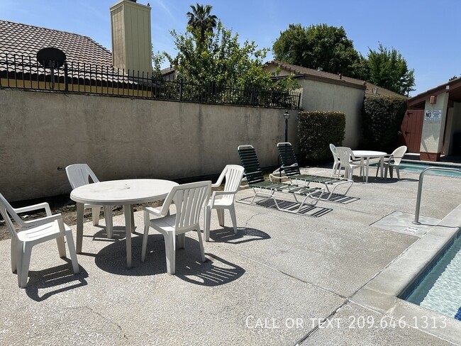 Building Photo - 541 San Vincente Ct