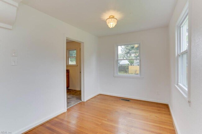 Building Photo - 7725 Fayver Ave