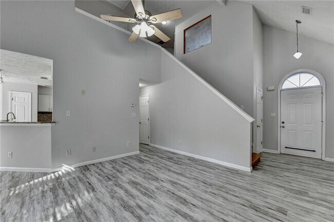 Building Photo - 1112 Ashbury Dr