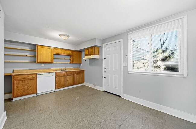 Building Photo - 2301 Jefferson Ave