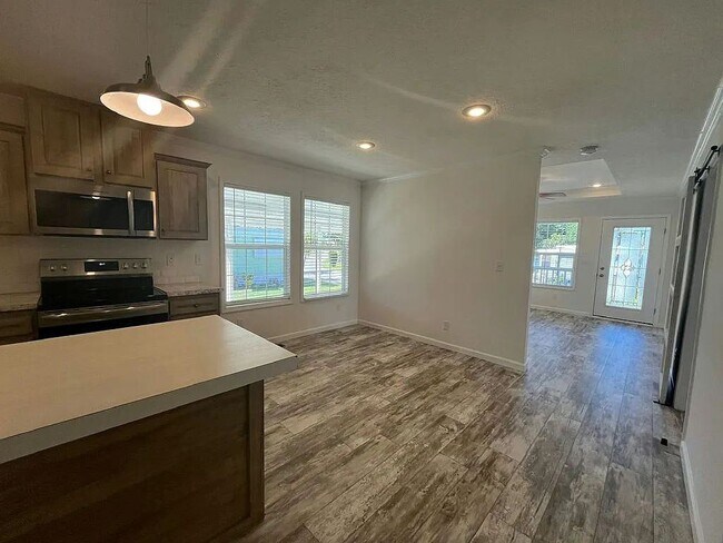 Building Photo - 608 Elephant Way