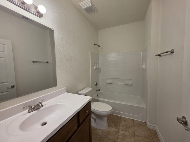 Building Photo - 6110 White Oak Dr