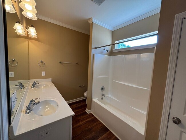 Building Photo - 225 Windsor Trace Dr