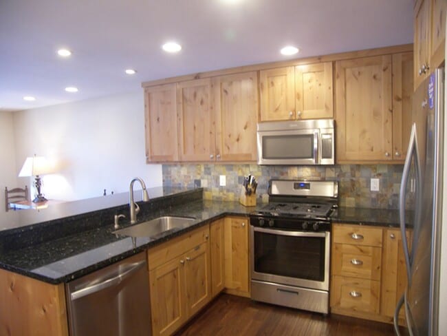 Building Photo - 3 Bedroom with a Summer Pool - Across from Champion Golf!