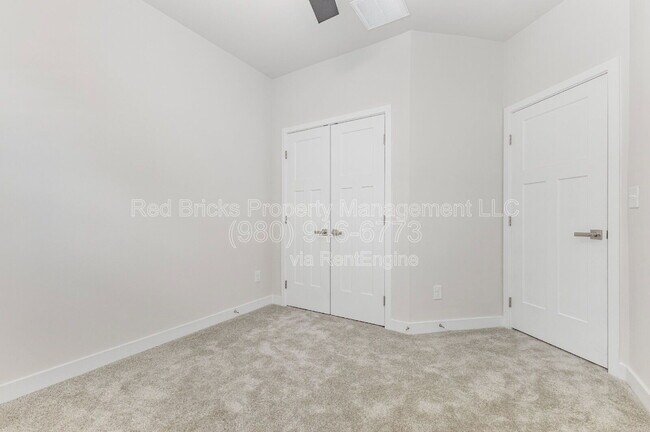 Building Photo - 306 New Gallant Dr