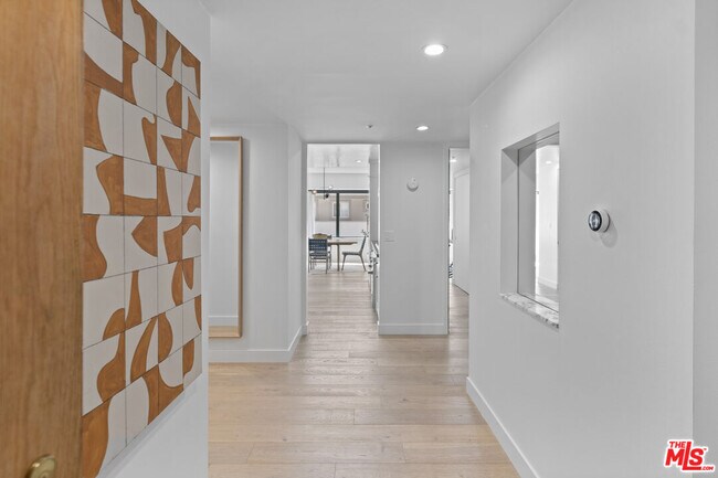 Building Photo - 10520 Wilshire Blvd