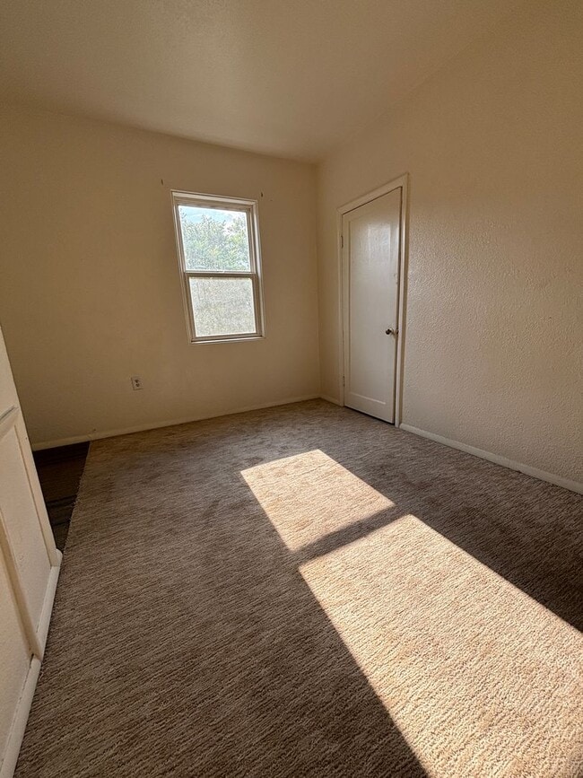 Building Photo - 1418 Phoenix Ave