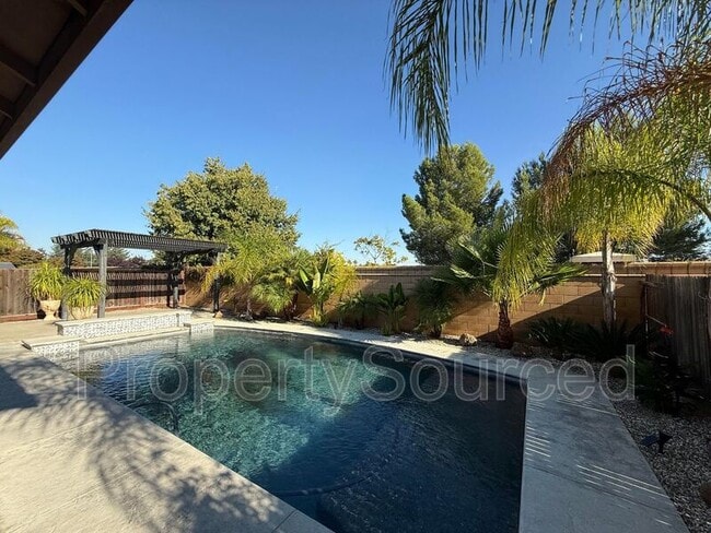 Building Photo - 1720 Dalia Ln