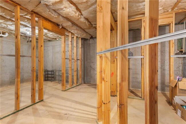 Building Photo - 5325 Plymouth Pl