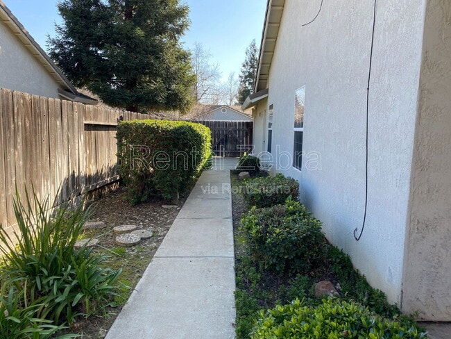 Building Photo - 1239 El Portal Dr