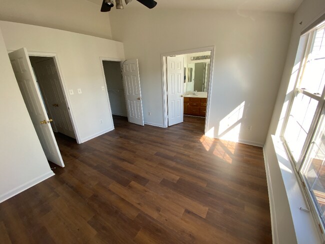 Building Photo - 13359 Misty Dawn Dr