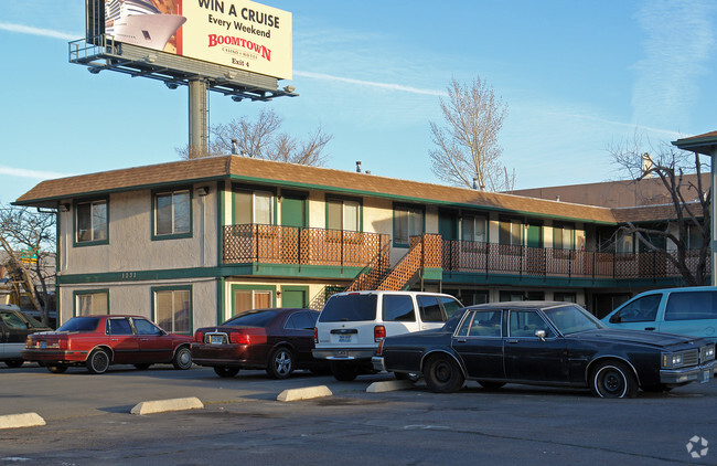 Building Photo - 1231 E 7th St