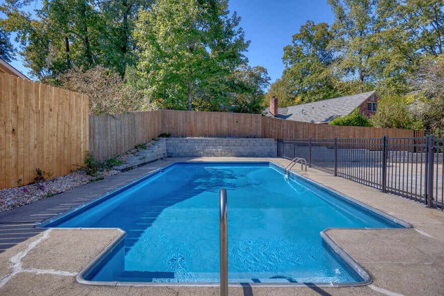 Building Photo - 6280 Charing Dr