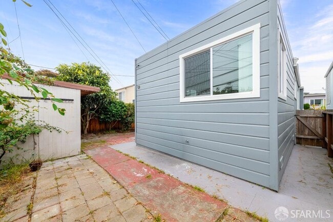 Building Photo - 85 Dorchester Dr
