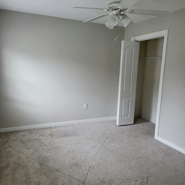 Building Photo - 12302 Hillcreek Cir