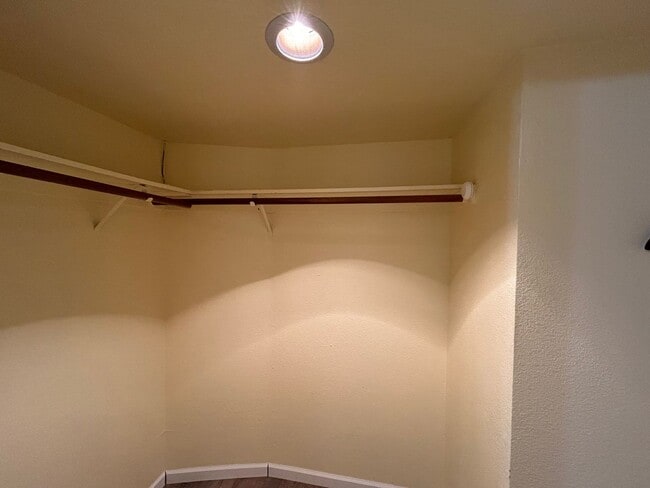 Building Photo - Cute 3 Bed/2 Bath Home in Oildale w/ Solar, RBP & $0 Deposit Option