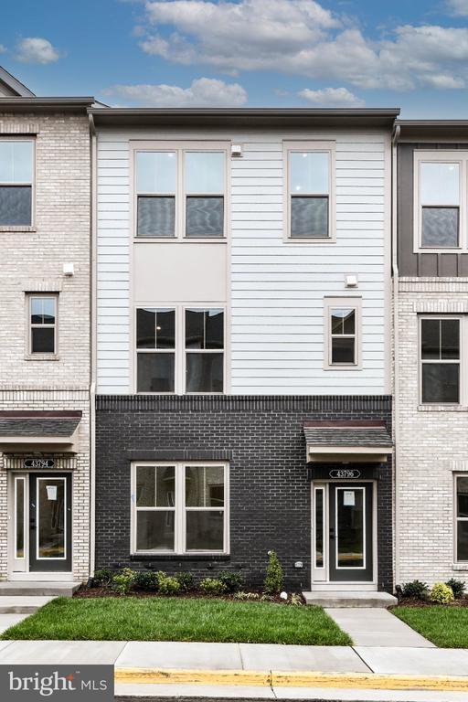 Building Photo - 43796 Mystic Maroon Ter