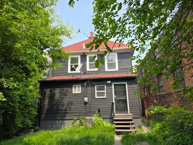 Building Photo - 938 King St