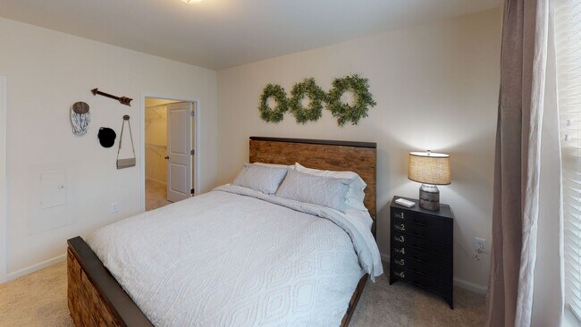 Building Photo - A3 | 1 Bed 1 Bath | 899 sf