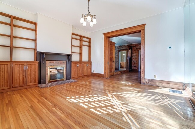 Building Photo - 557 S Grant Ave