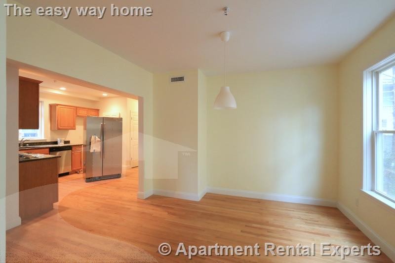 Building Photo - 25 Lewis St