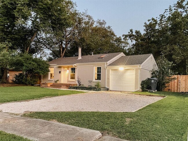 Building Photo - 10652 Cayuga Dr