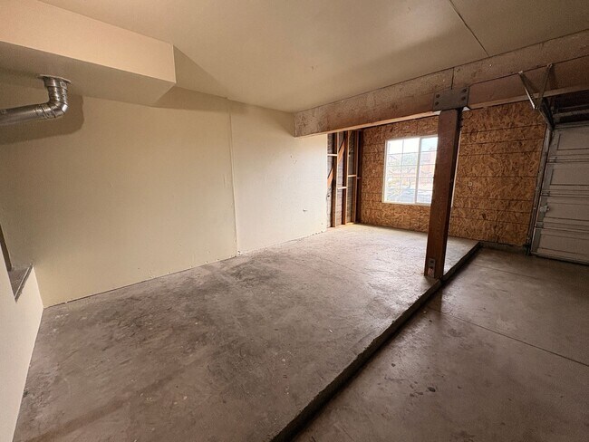 Building Photo - 4 Bed, 2.5 Bath in Rialto!