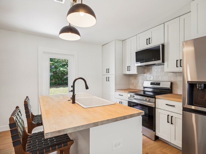 Building Photo - 310 Lilac Dr