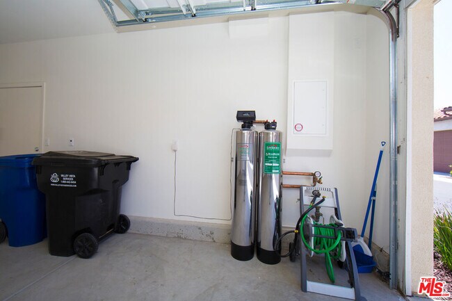 Building Photo - 10922 Mesa Ct