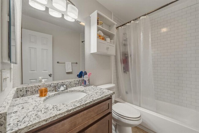 Building Photo - 513 Texas Ave