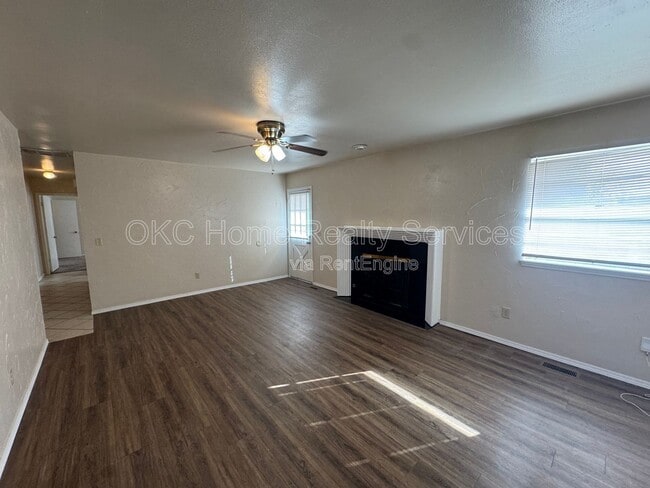 Building Photo - 3600 Willow Springs Dr
