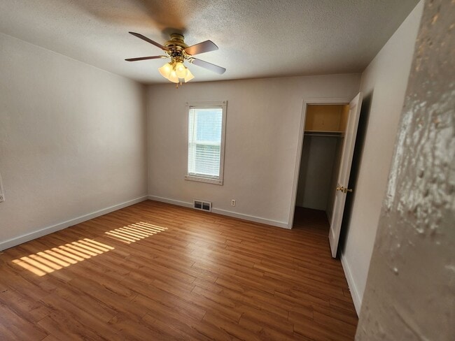 Building Photo - Charming Old-School 4-bedroom Home for Rent!