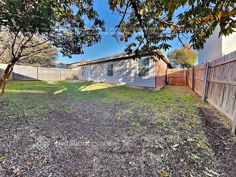 Building Photo - 3917 Fox Run Dr