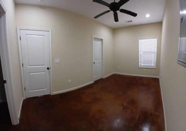 Building Photo - 1 BD/ 1 BA