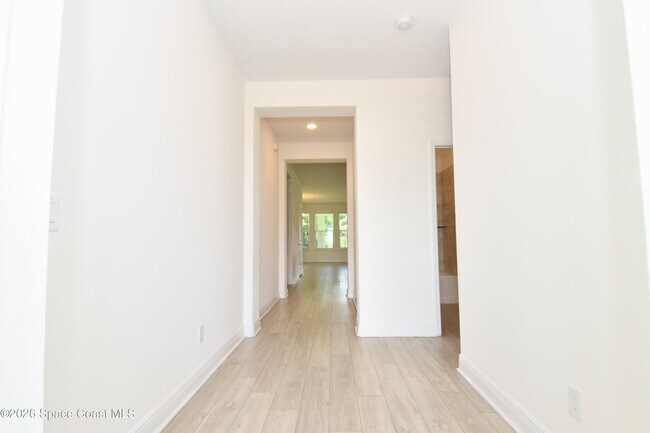 Building Photo - 1542 Killian Dr