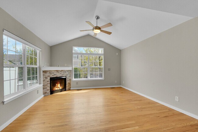 Building Photo - $2,925.00 - 3-bed, 3.5 bath Townhome with Finished Basement and Fireplace in Broomfield!