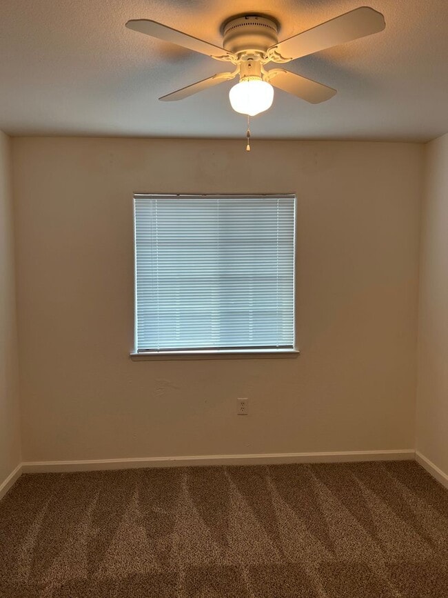 Building Photo - UPDATED 3 BEDROOM HOUSE WITH LARGE BACKYARD!