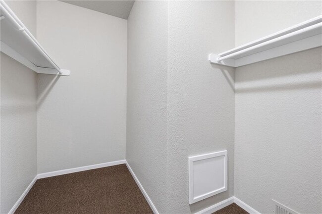 Building Photo - 10337 Parkview Ave
