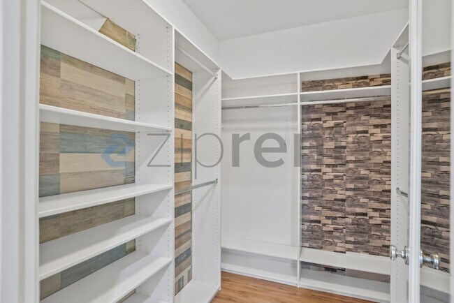 Building Photo - 1210 Coyote Creek Way