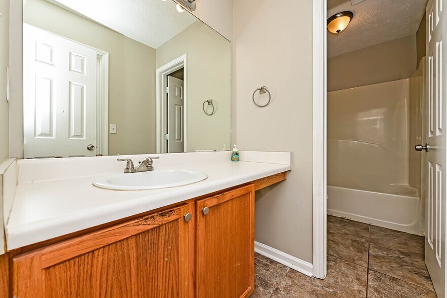 Building Photo - 172 Marsh Glen Dr