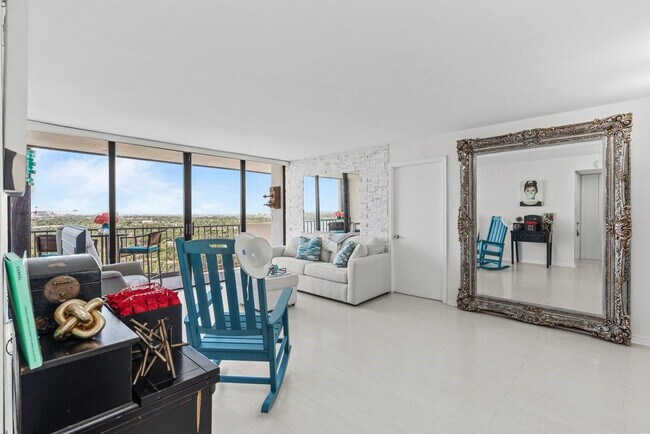 Building Photo - 5600 N Flagler Dr