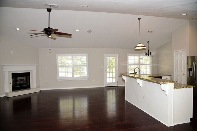 Building Photo - Updated Home in Bluewater Bay!