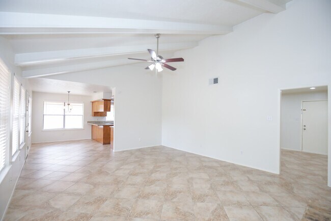 Building Photo - 3003 Planters St