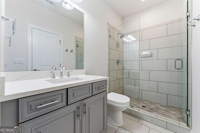 Building Photo - 2025 Abbey Rd