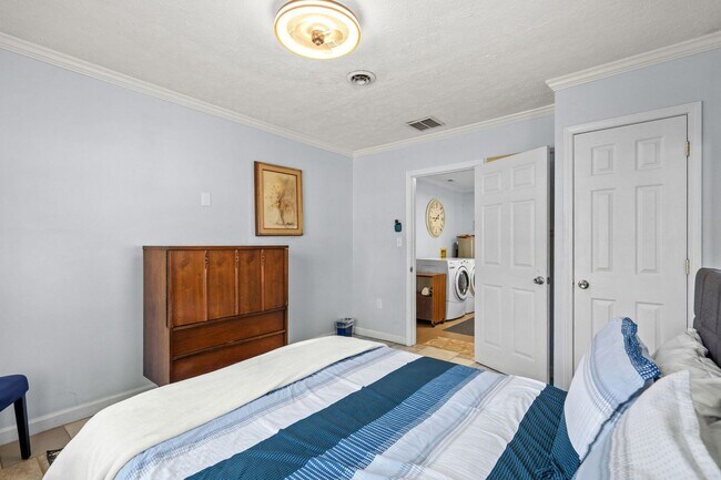 Building Photo - 4 Bed/2 Bath Furnished Single Family Home in Surfside 1 Mile to the Beach By Golf Cart!