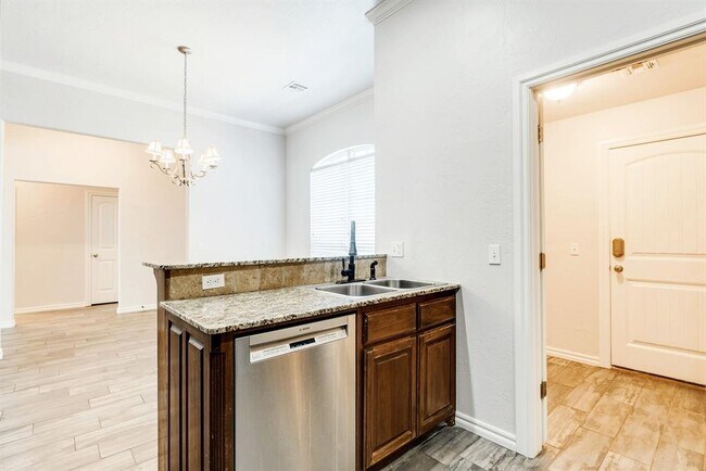 Building Photo - 3104 Loren Dr